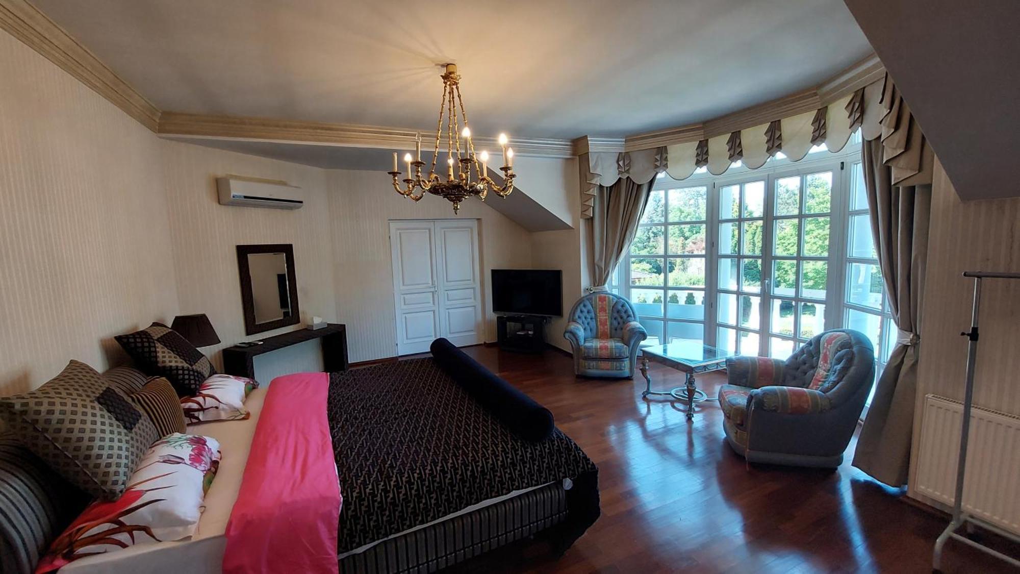 Castle Garden *** Apartment Szombathely Room photo