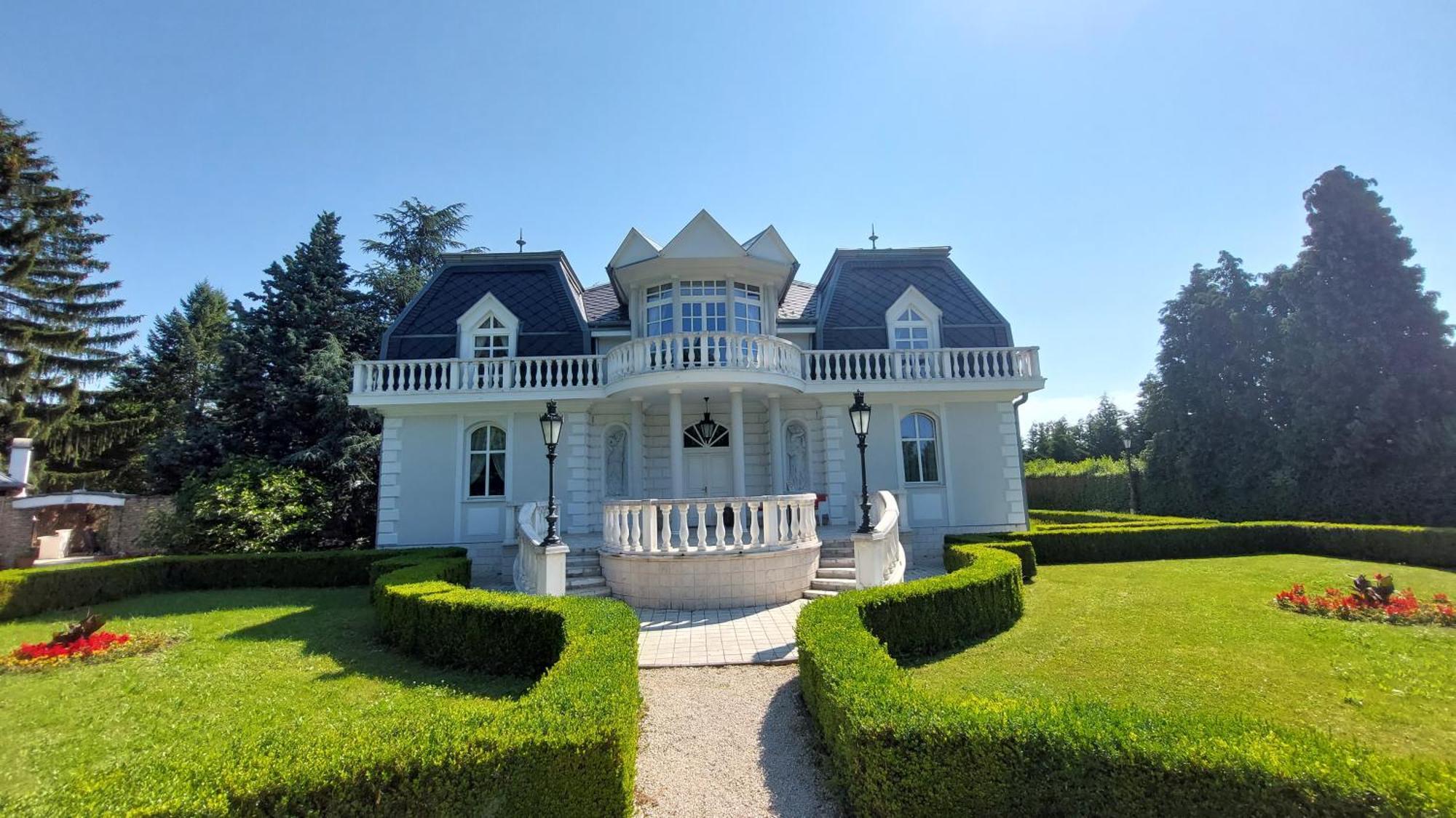 Castle Garden *** Apartment Szombathely Exterior photo